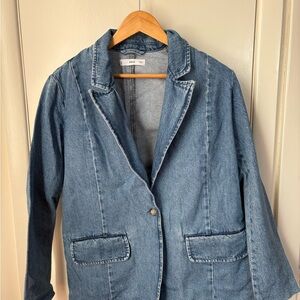 Denim blazer flap pockets. No stretch.